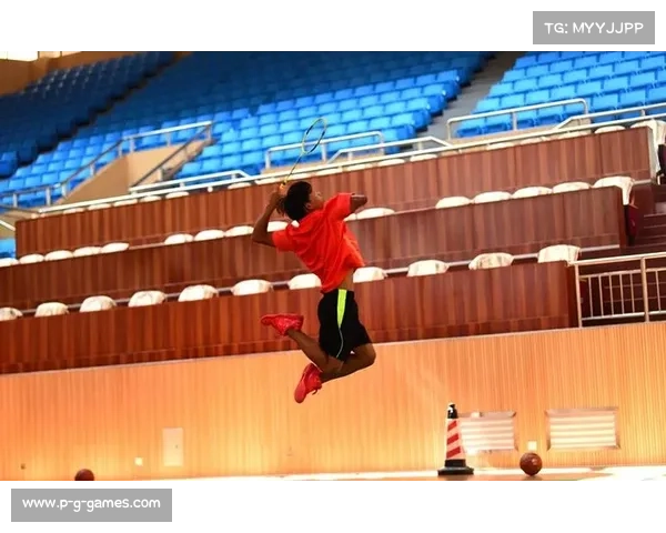 国羽夏训高温适应训练视频曝光备受关注运动员挑战极限状态