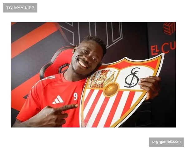 塞维利亚亚当斯脚后跟妙传体现前锋回撤组织能力